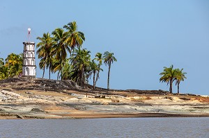 PLAGE ET PHARE DES ROCHES, KOUROU, GUYANE FRANCAISE, DEPARTEMENT-REGION D'OUTRE-MER, AMERIQUE DU SUD, FRANCE 