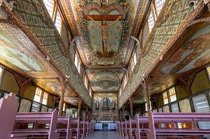 EGLISE SAINT-JOSEPH, LES PEINTURES INTERIEURES SONT REALISEES PAR LE BAGNARD HUGUET PEINTRE-ARTISAN DE SON METIER, IRACOUBO, GUYANE FRANCAISE, DEPARTEMENT-REGION D'OUTRE-MER, AMERIQUE DU SUD, FRANCE 