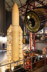 FUSEE ARIANE 5 ET SATELLITES, MUSEE DE L'ESPACE, CNES (CENTRE NATIONAL D'ETUDES SPATIALES), KOUROU, GUYANE FRANCAISE, DEPARTEMENT-REGION D'OUTRE-MER, AMERIQUE DU SUD, FRANCE 