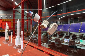 SALLE DU CENTRE DE CONTROLE JUPITER II, ESA (AGENCE SPATIALE EUROPEENNE), CNES (CENTRE NATIONAL D'ETUDES SPATIALES), KOUROU, GUYANE FRANCAISE, DEPARTEMENT-REGION D'OUTRE-MER, AMERIQUE DU SUD, FRANCE 