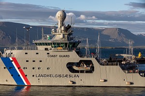 VUE SUR LE PORT, BATEAU DES GARDES COTE (LE LANDHELGISGAESLAN), REYKJAVIK, ISLANDE 