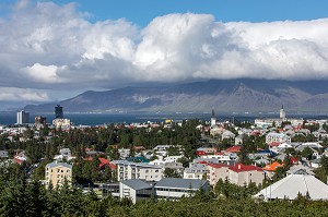 VUE DU CENTRE VILLE DEPUIS LA TERRASSE DU RESTAURANT LE PERLAN, REYKJAVIK, ISLANDE 