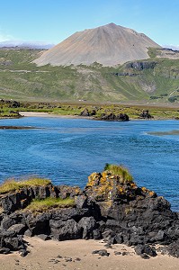 PLAGE DE ROCHES NOIRES VOLCANIQUES, PRESQU'ILE VOLCANIQUE VDE GRUNDARFJORDUR, PENINSULE DE SNAEFFELSNES, BUDIR, ISLANDE 