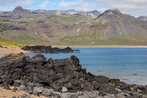 PLAGE DE ROCHES NOIRES VOLCANIQUES, PRESQU'ILE VOLCANIQUE VDE GRUNDARFJORDUR, PENINSULE DE SNAEFFELSNES, BUDIR, ISLANDE 