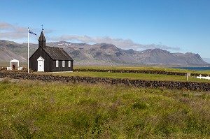 EGLISE EN BOIS NOIR DE BUDIR, PRESQU'ILE VOLCANIQUE DE GRUNDARFJORDUR, PENINSULE DE SNAEFFELSNES, ISLANDE 