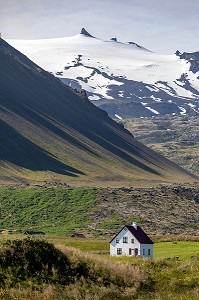 PAYSAGE VOLCAN SNAEFFELSJOKULL RENDU CELEBRE PAR JULES VERNES, PRESQU'ILE VOLCANIQUE DE GRUNDARFJORDUR, PENINSULE DE SNAEFFELSNES, ARNARSTAPI, ISLANDE 