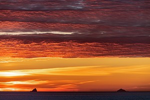 COUCHER DE SOLEIL SUR LE FJORD D'ILULISSAT, GROENLAND, DANEMARK 