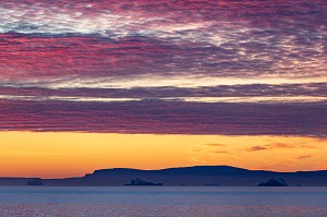 COUCHER DE SOLEIL SUR LE FJORD D'ILULISSAT, GROENLAND, DANEMARK 