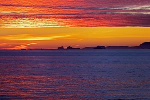 COUCHER DE SOLEIL SUR LE FJORD D'ILULISSAT, GROENLAND, DANEMARK 