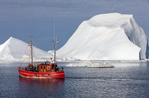 BATEAU D'OBSERVATION TOURISTIQUE DES ICEBERGS, FJORD DE GLACE DE SERMERMIUT, ILULISSAT GROENLAND, DANEMARK 