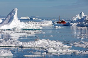 BATEAU D'OBSERVATION TOURISTIQUE DES ICEBERGS, FJORD DE GLACE DE SERMERMIUT, ILULISSAT GROENLAND, DANEMARK 