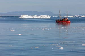 BATEAU D'OBSERVATION TOURISTIQUE DES ICEBERGS, FJORD DE GLACE DE SERMERMIUT, ILULISSAT GROENLAND, DANEMARK 