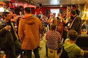 CONCERT DU GROUPE DE MUSIQUE LES MEGOTS, CAFE-BAR LE POT D'ETAIN, VERNEUIL-SUR-AVRE (27), FRANCE 