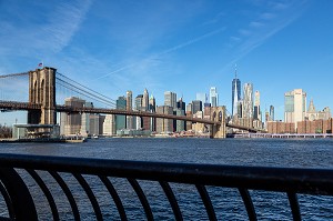 VUE DU PONT DE BROOKLYN ET DE MANHATTAN DEPUIS LE QUARTIER DE BROOKLYN, NEW-YORK, ETATS-UNIS, USA 