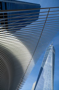 DETAIL DE L'OCULUS, GARE FUTURISTE EN FORME D'AILES D'OISEAU DEVANT LA TOUR DU ONE WORLD TRADE CENTER, MANHATTAN, NEW-YORK, ETATS-UNIS, USA 