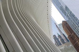 DETAIL DE L'OCULUS, GARE FUTURISTE EN FORME D'AILES D'OISEAU DEVANT LA TOUR DU ONE WORLD TRADE CENTER, MANHATTAN, NEW-YORK, ETATS-UNIS, USA 