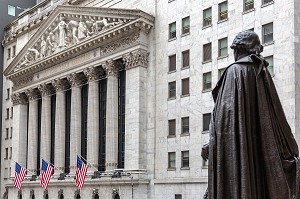 STATUE DE GEORGE WASHINGTON (1732-1799), PREMIER PRESIDENT DES ETATS-UNIS DEVANT LA BOURSE DE WALL STREET (NEW YORK STOCK EXCHANGE), MANHATTAN, NEW-YORK, ETATS-UNIS, USA 