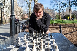 PARTIE D'ECHECS DANS UN SQUARE DE MANHATTAN, NEW-YORK, ETATS-UNIS, USA 