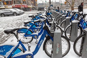 LOCATION DE VELOS EN LIBRE SERVICE, CITI BIKE SOUS LA NEIGE, MANHATTAN, NEW-YORK, ETATS-UNIS, USA 