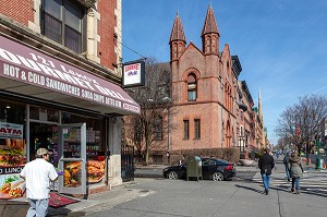 EPICERIE SANDWICHES A COTE DU TABERNACLE DE GOSPEL EBENEZER, MALCOLM X BOULEVARD, HARLEM, MANHATTAN, NEW-YORK, ETATS-UNIS, USA 