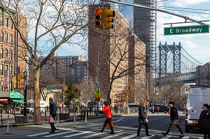QUARTIER DE CHINATOWN ET PONT DE MANHATTAN, EAST BROADWAY, NEW-YORK, ETATS-UNIS, USA 