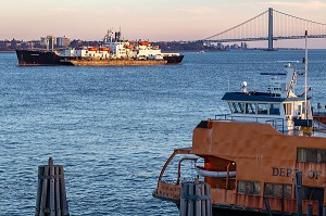 BATEAU KENNEDY, PONT VERRAZZANO NARROWS BRIDGE VUE DEPUIS STATEN ISLAND SUR L'HUDSON RIVER, NEW-YORK, ETATS-UNIS, USA 