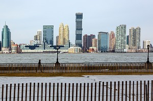 TOURS DE LA VILLE DE JERSEY CITY (NEW JERSEY), DEPUIS MANHATTAN, NEW-YORK, ETATS-UNIS, USA 