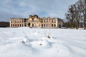 LE PARC ET LE CHATEAU DES SAINT-SIMON DE LA FERTE-VIDAME SOUS LA NEIGE, EURE-ET-LOIR (28), FRANCE 