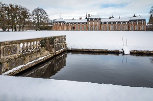 LE PARC ET LE PETIT CHATEAU, CHATEAU DES SAINT-SIMON DE LA FERTE-VIDAME SOUS LA NEIGE, EURE-ET-LOIR (28), FRANCE 