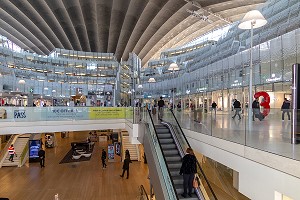 GALERIE MARCHANDE DU CNIT (CENTRE DES NOUVELLES INDUSTRIES ET TECHNOLOGIES), PARIS-LA DEFENSE, FRANCE 