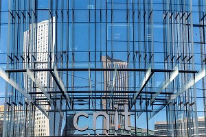 FACADE EN VERRE DU CNIT (CENTRE DES NOUVELLES INDUSTRIES ET TECHNOLOGIES), PARIS-LA DEFENSE, FRANCE 