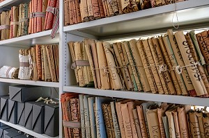 LA SALLE DE TRI DES DOCUMENTS ANCIENS, ARCHIVES DEPARTEMENTALES D'EURE-ET-LOIR, CHARTRES (28), FRANCE 