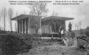 GROUPE DE TOILETTES, WC EN CIMENT ARME AVEC FOSSE SEPTIQUE AUTOMATIQUE, USINE DE RUGLES, TREFILERIES ET LAMINOIRS, MAXIME AUDHOIN ARCHITECTE, NORMANDIE, FRANCE 
