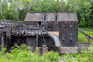 MOULIN A EAU EN BOIS POUR ALIMENTER LA SCIERIE, KINGS LANDING, VILLAGE HISTORIQUE ANGLOPHONE, PAROISSE DE PRINCE-WILLIAM, FREDERICTON, NOUVEAU-BRUNSWICK, CANADA, AMERIQUE DU NORD 