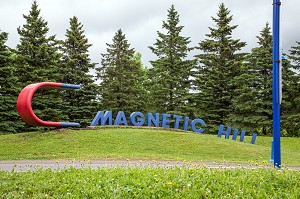 MAGNETIC HILL, COLLINE MAGNETIQUE CREE PAS UNE ILLUSION D'OPTIQUE QUI DONNE L'IMPRESSION DE REMONTER UNE COTE EN MARCHE ARRIERE, MONCTON, NOUVEAU-BRUNSWICK, CANADA, AMERIQUE DU NORD 