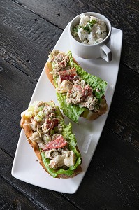 GUEDILLE AU HOMARD (SORTE DE SANDWICH), MAISON TAIT, SHEDIAC, CAPITALE MONDIALE DU HOMARD, NOUVEAU-BRUNSWICK, CANADA, AMERIQUE DU NORD 