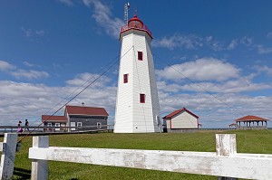 PHARE EN BOIS DE MISCOU ET CAFE DU GARDIEN, ILE DE MISCOU, NOUVEAU-BRUNSWICK, CANADA, AMERIQUE DU NORD 