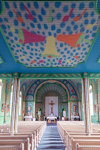 INTERIEUR DE L'EGLISE DE LA PAROISSE SAINTE-CECILE, SURNOMMEE L'ILE BONBON POUR LA JOIE ET LA GAITE, PETITE RIVIERE DE L'ILE, NOUVEAU-BRUNSWICK, CANADA, AMERIQUE DU NORD 