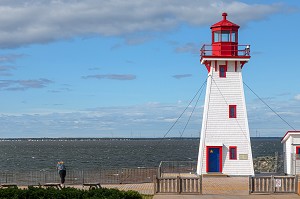 PHARE ARRIERE DE L'ILE PORTAGE, EN BOIS BLANC DEVANT L'AQUARIUM, SHIPPAGAN, NOUVEAU-BRUNSWICK, CANADA, AMERIQUE DU NORD 