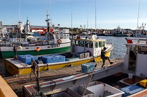 BATEAUX A QUAI AU PORT DE PECHE, CARAQUET, NOUVEAU-BRUNSWICK, CANADA, AMERIQUE DU NORD 