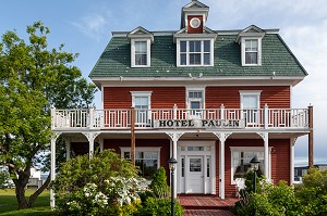 HOTEL RESTAURANT PAULIN CONSTRUIT EN 1891 DE STYLE CLASSIQUE VICTORIEN, CARAQUET, NOUVEAU-BRUNSWICK, CANADA, AMERIQUE DU NORD 