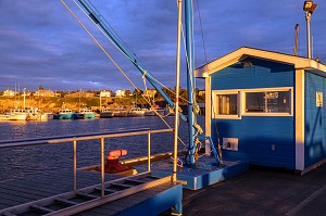 PORT DE PECHE AU COUCHER DU SOLEIL, CARAQUET, NOUVEAU-BRUNSWICK, CANADA, AMERIQUE DU NORD 