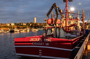 PORT DE PECHE AU COUCHER DU SOLEIL, CARAQUET, NOUVEAU-BRUNSWICK, CANADA, AMERIQUE DU NORD 