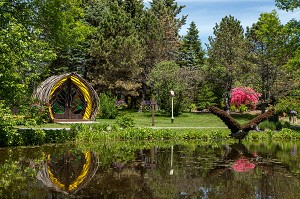 ATELIER DES VITRAUX ET SCULPTURE VEGETALE D'UNE OIE BERNACHE EN VOL, MOSAICULTURE, JARDIN BOTANIQUE, EDMUNDSTON, NOUVEAU-BRUNSWICK, CANADA, AMERIQUE DU NORD 