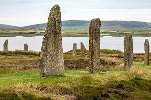 CERCLE DE BRODGAR D'UN DIAMETRE DE 104 METRES, ANNEAU MYSTERIEUX DE MEGALITHES, STROMNESS, ARCHIPEL DES ORCADES, ECOSSE, ROYAUME-UNI, EUROPE 