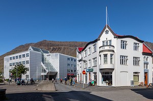 HOTEL DE VILLE ET LIBRAIRIE POUR ENFANT EYMUNDSSON, CENTRE-VILLE DE ISAFJORDUR, ISLANDE, EUROPE 