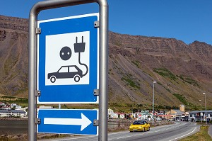 BORNE DE RECHARGE PUBLIQUE POUR VEHICULE ELECTRIQUE, ISAFJORDUR, ISLANDE, EUROPE 