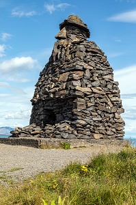 STATUE DE BARDUR SNAEFELLSAS, TROLL MI-HOMME, MI-OGRE QUI PROTEGE LA PENINSULE, PRESQU'ILE VOLCANIQUE DE GRUNDARFJORDUR, PENINSULE DE SNAEFFELSNES DECRITE DANS LE ROMAN DE JULES VERNES, ARNARSTAPI, ISLANDE 