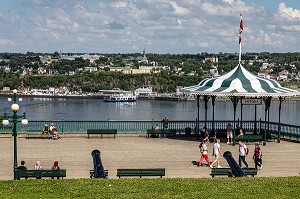 LE KIOSQUE VICTORIA SUR LES TERRASSES DE LA VILLE DEVANT LE SAINT-LAURENT, RUE DES CARRIERES, QUEBEC, CANADA 