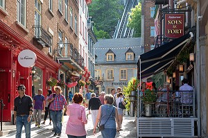 RESTAURANT ET BOUTIQUES, FUNICULAIRE DU QUARTIER DU PETIT CHAMPLAIN, RUE SOUS LE FORT, QUEBEC, CANADA 